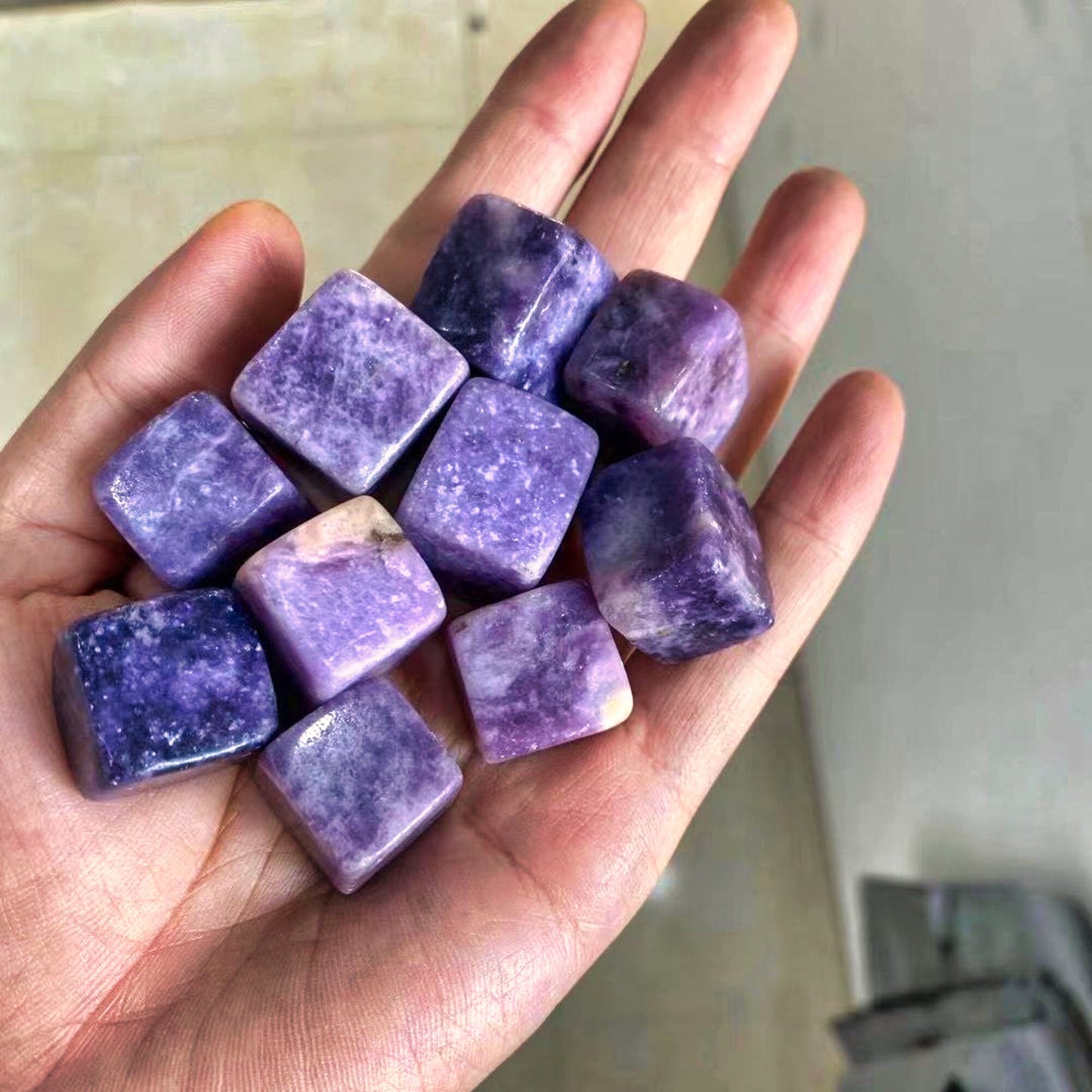 Beautiful Lilac Crystal Stone Crystal Tumble Stones Polished Ice Cube Stone Healing Chakra Reiki Stone As Gift 1000g