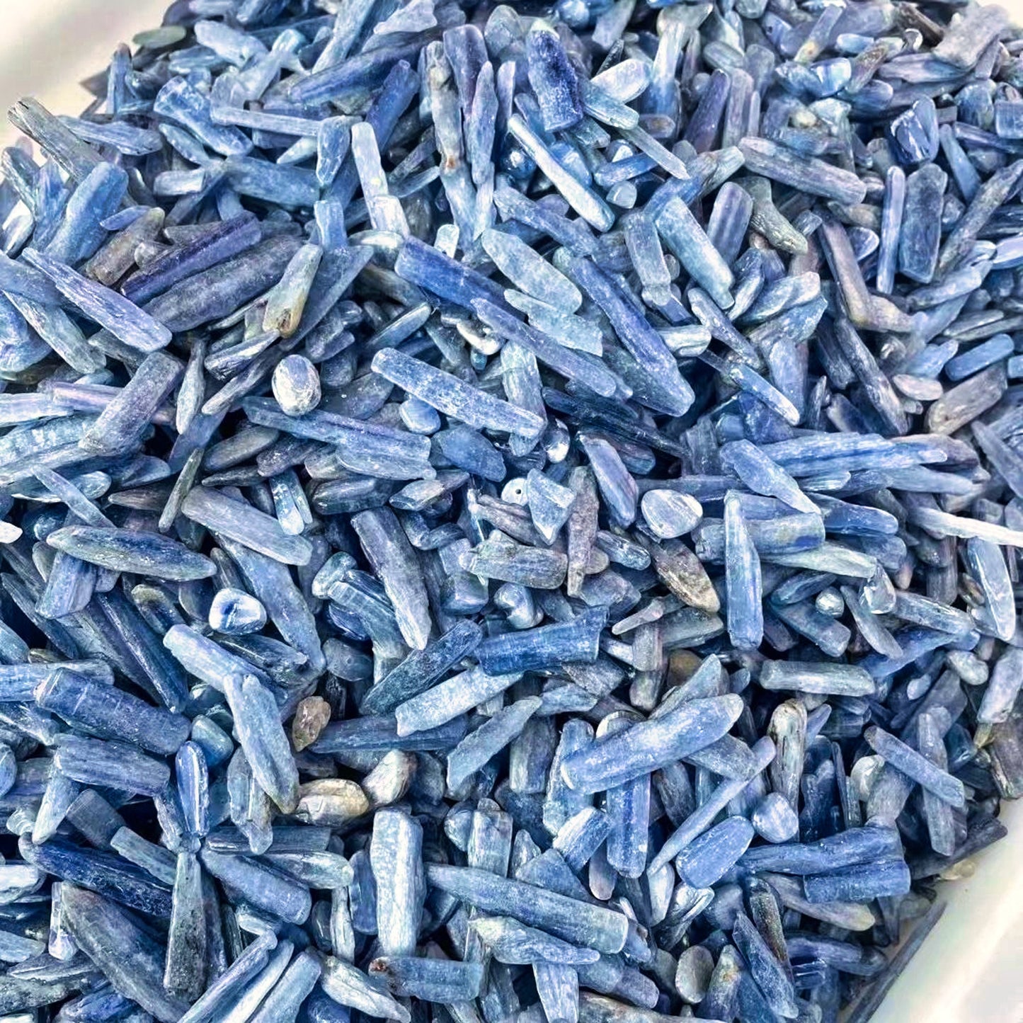 Wholesale Kyanite Crystal & Raw Blue Calcite Gemstone Chips (1kg) for Reiki Healing - Precious Natural Mineral Specimen Stones