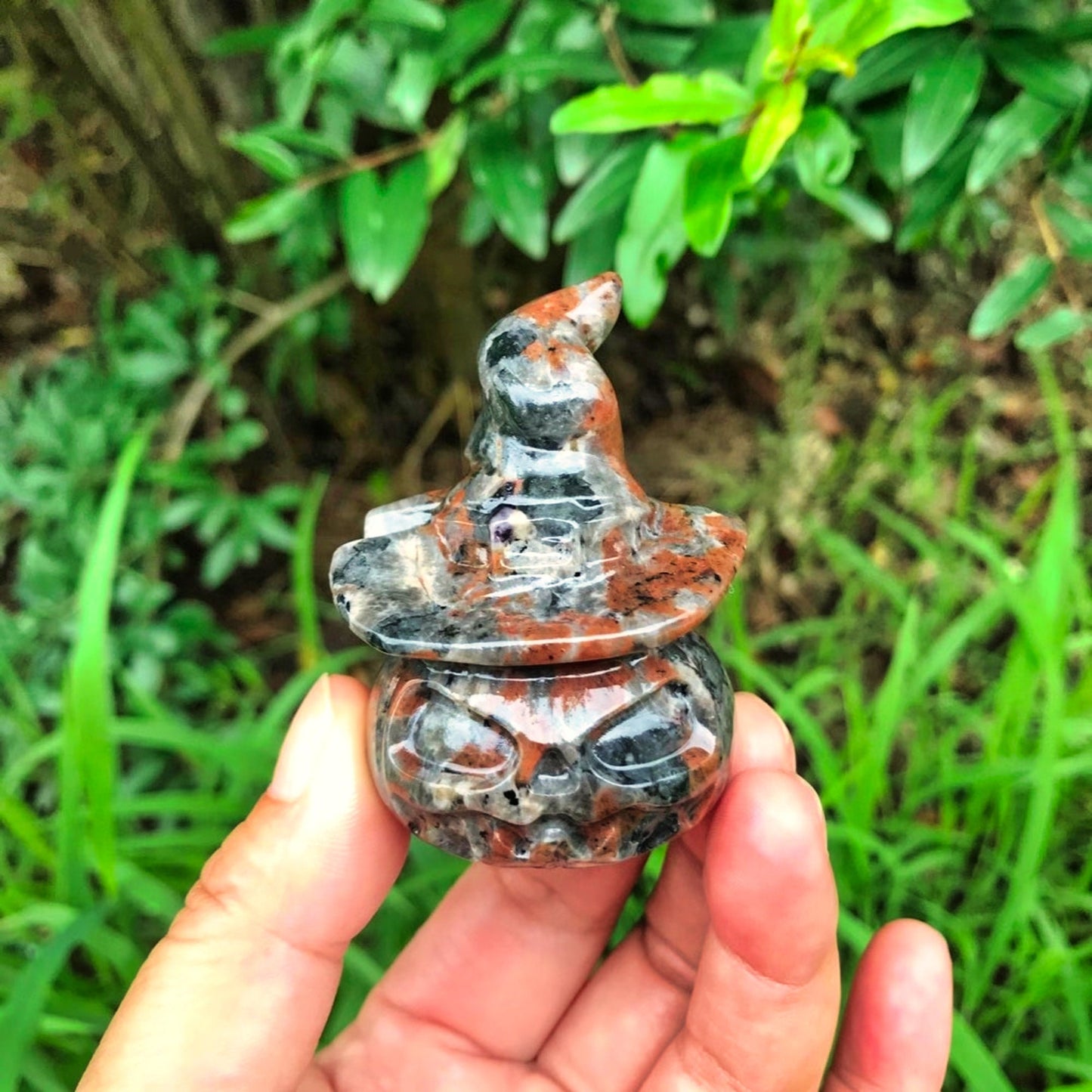 Natural Flame Stone Carved Crystal Pumpkin Witch Quartz Figurine - Healing Crystals for Feng Shui, Halloween Decoration, and Luck Art Gifts