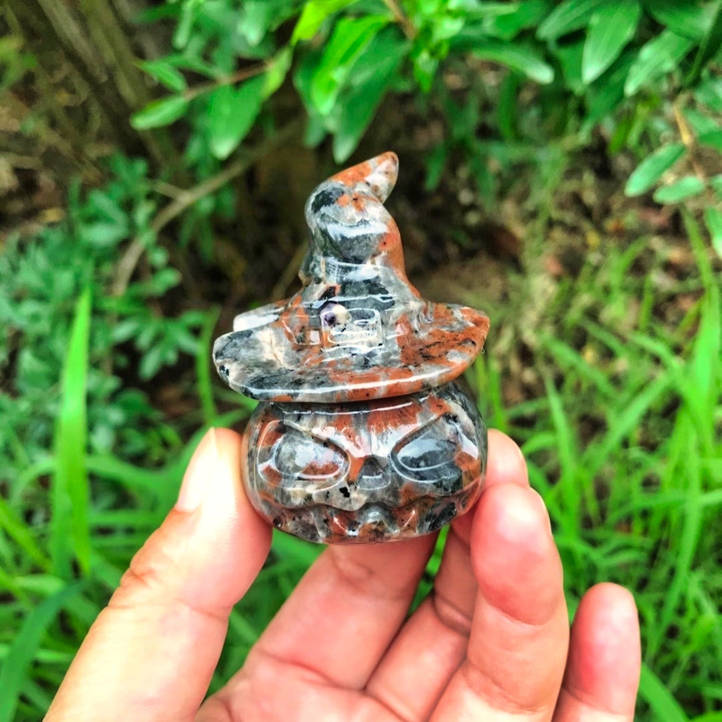 Natural Flame Stone Carved Crystal Pumpkin Witch Quartz Figurine - Healing Crystals for Feng Shui, Halloween Decoration, and Luck Art Gifts