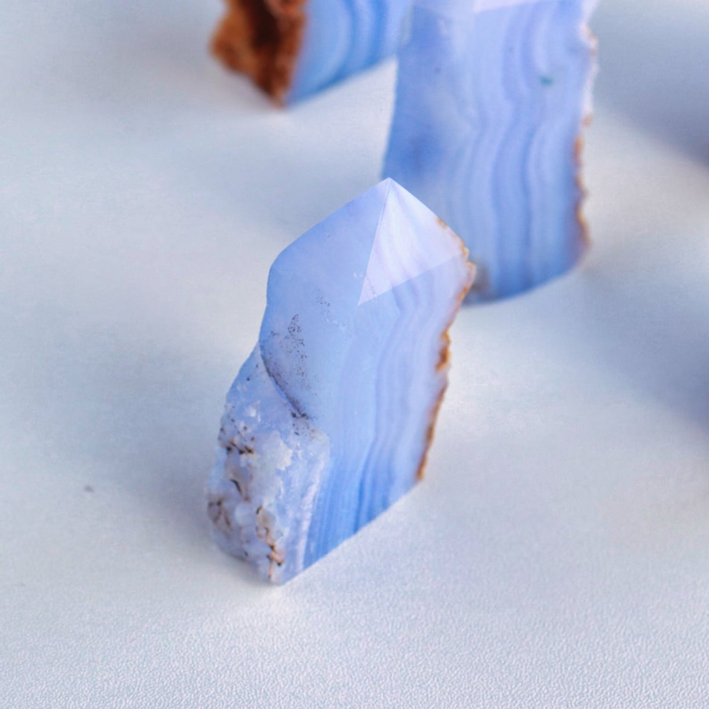 Natural Blue Chalcedony Agate Raw Stone Slice for Energy and Decoration